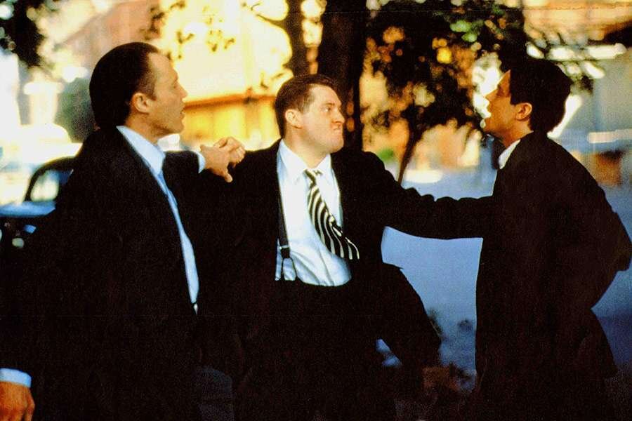 Кадр из фильма "Похороны" (1996)