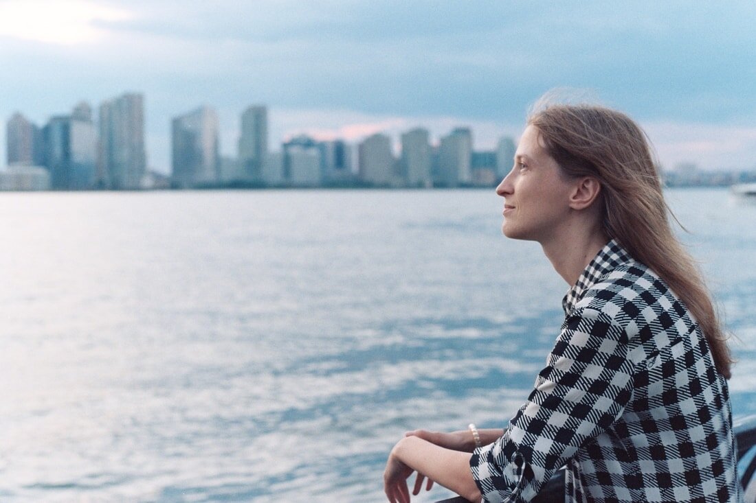 Литературный критик и журналист Константин Мильчин охарактеризовал новый роман Татьяны Замировской так: «Людмила Петрушевская и Филип Дик пьют кофе из термоса и сочиняют новый сезон «Черного зеркала»