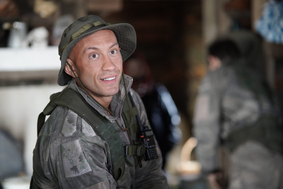 Российские новинки видео. Российские новинки видео. Российские новинки видео. Турист фильм 2021. Братство фильм лунгина.