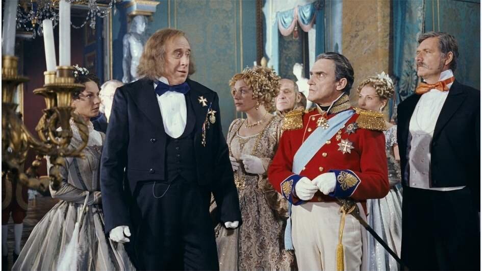 Андерсен и Фредерик VI. Кадр из фильма «Андерсен: жизнь без любви».