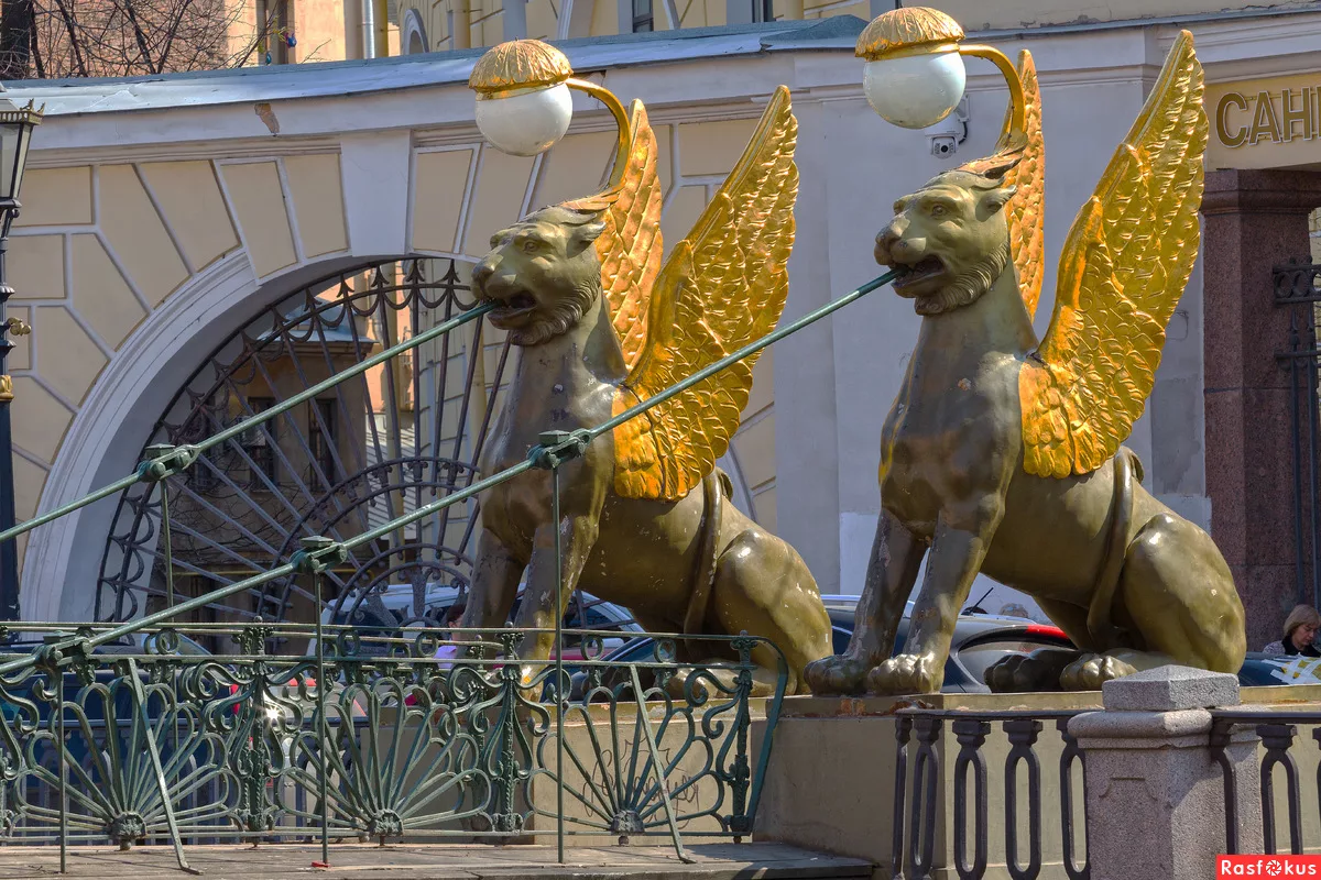 Грифоны петербурга. Банковский мост в Санкт-Петербурге. Грифоны банковского моста. Питер банковский мост Грифоны. Банковский мостик в Санкт-Петербурге.