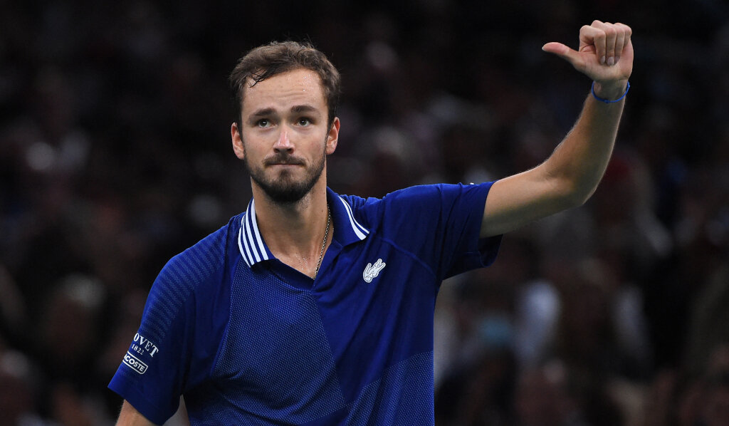 Даня не проигрывает в Париже уже девять матчей. До защиты титула Медведеву нужно обыграть Новака Джоковича. Пока что в карьере россиянина четыре титула на Мастерсах.