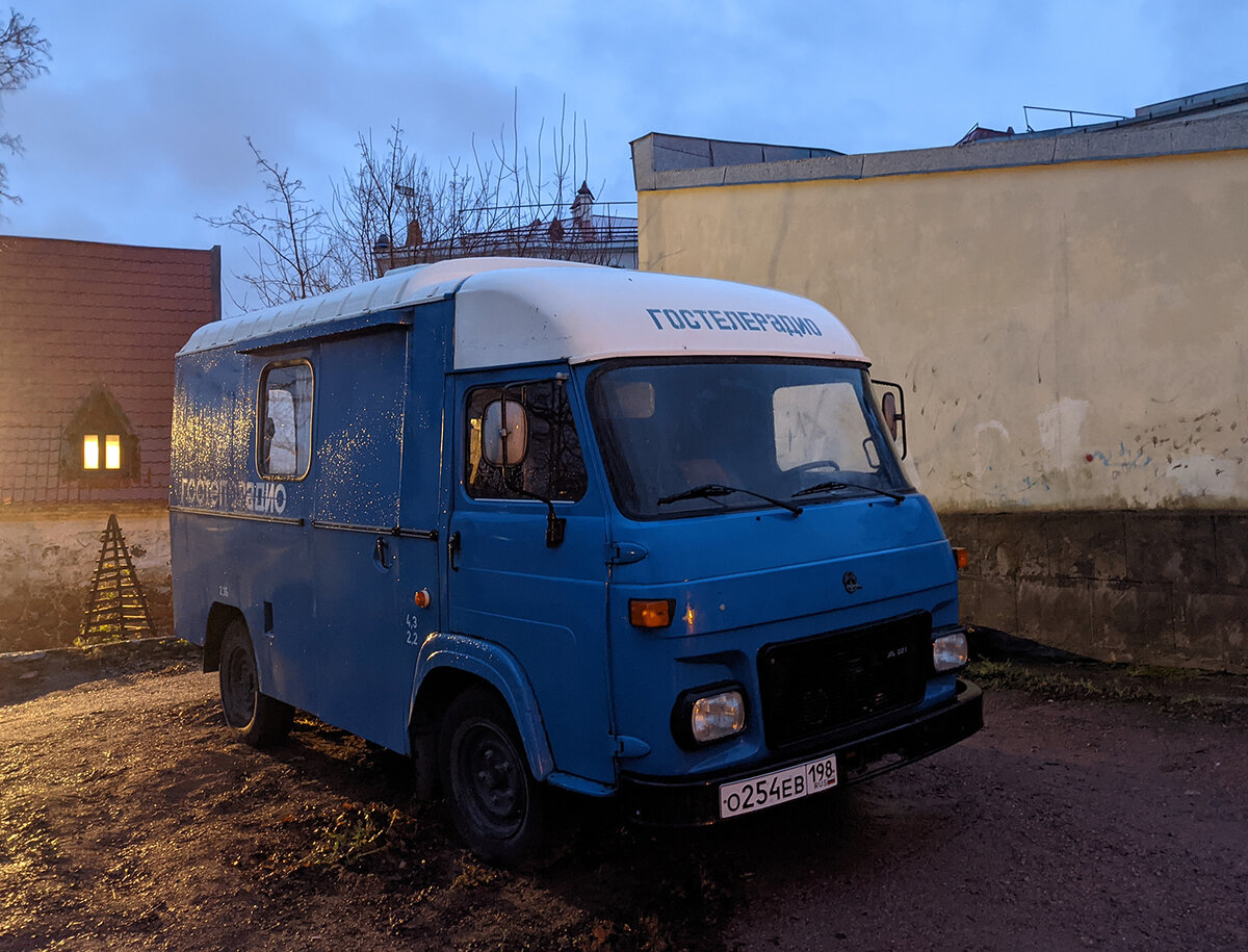 Avia A31 ГосТелеРадио 1989 года выпуска в историческом районе Выборга