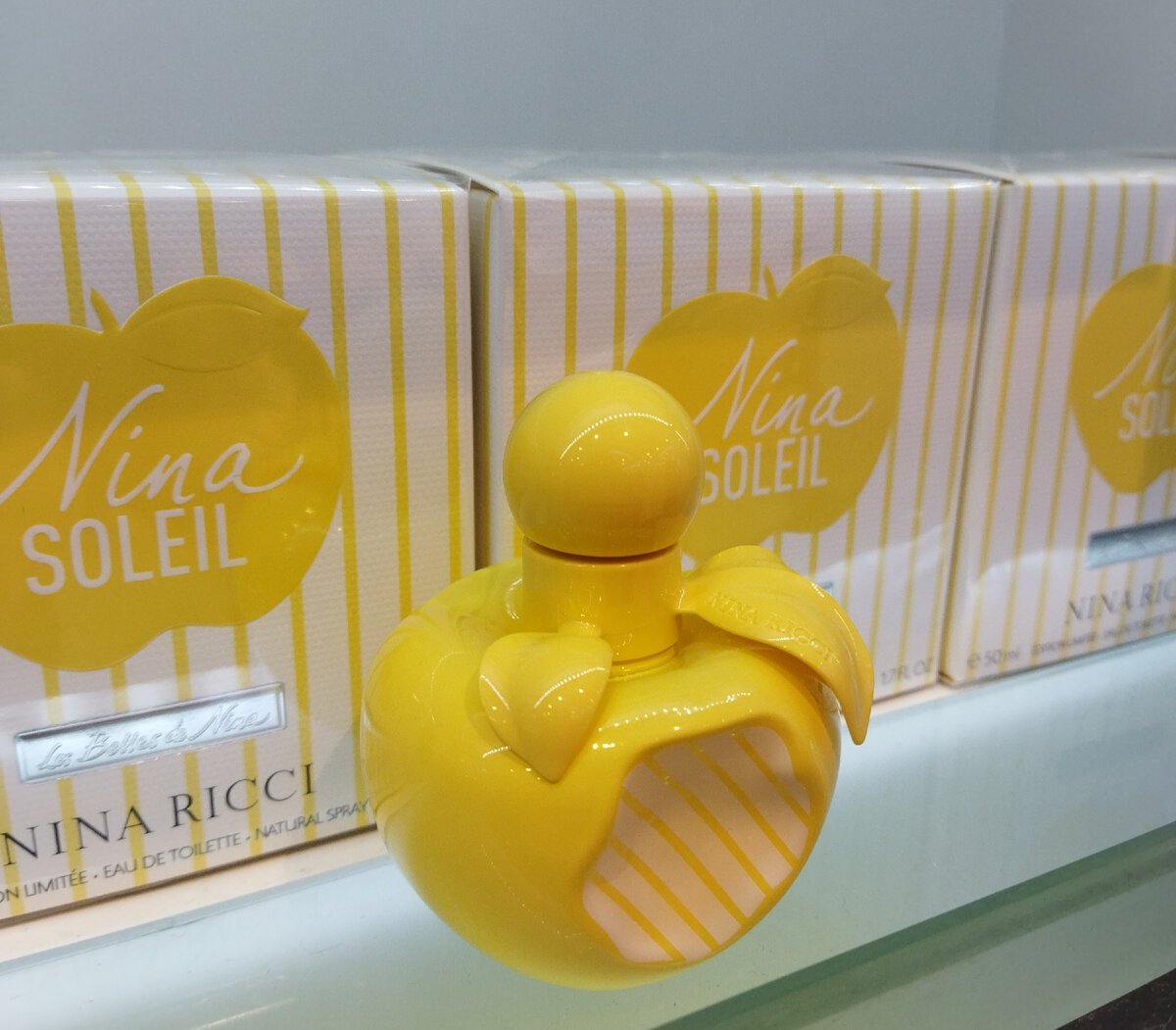 Аромат сливочного мороженого с экзотическими фруктами. Ноты: взбитые сливки, мандарин, гардения, ваниль