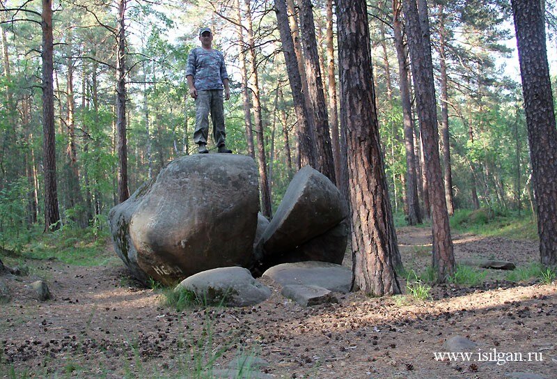 Валун стал местной достопримечательностью 