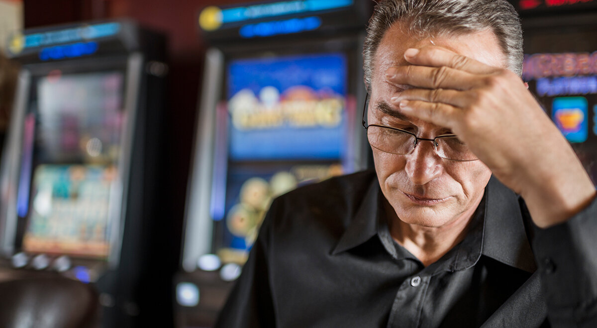 Игроманами могут стать и взрослые люди, постоянно предпочитающие различные виды игр (казино, онлайн игры и другие).