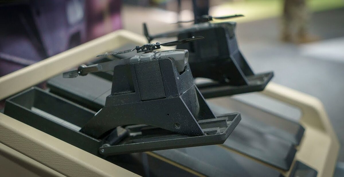 Комплект состоит из 2 БПЛА и 1 пусковой установки.