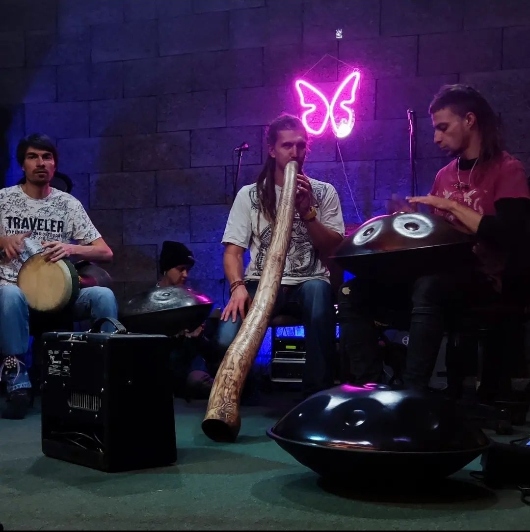 Выступление этно-музыкантов на мероприятии Ecstatic Dance в Воронеже