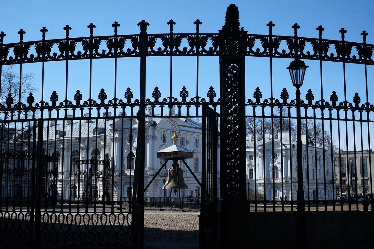 Ограда Смольного собора
