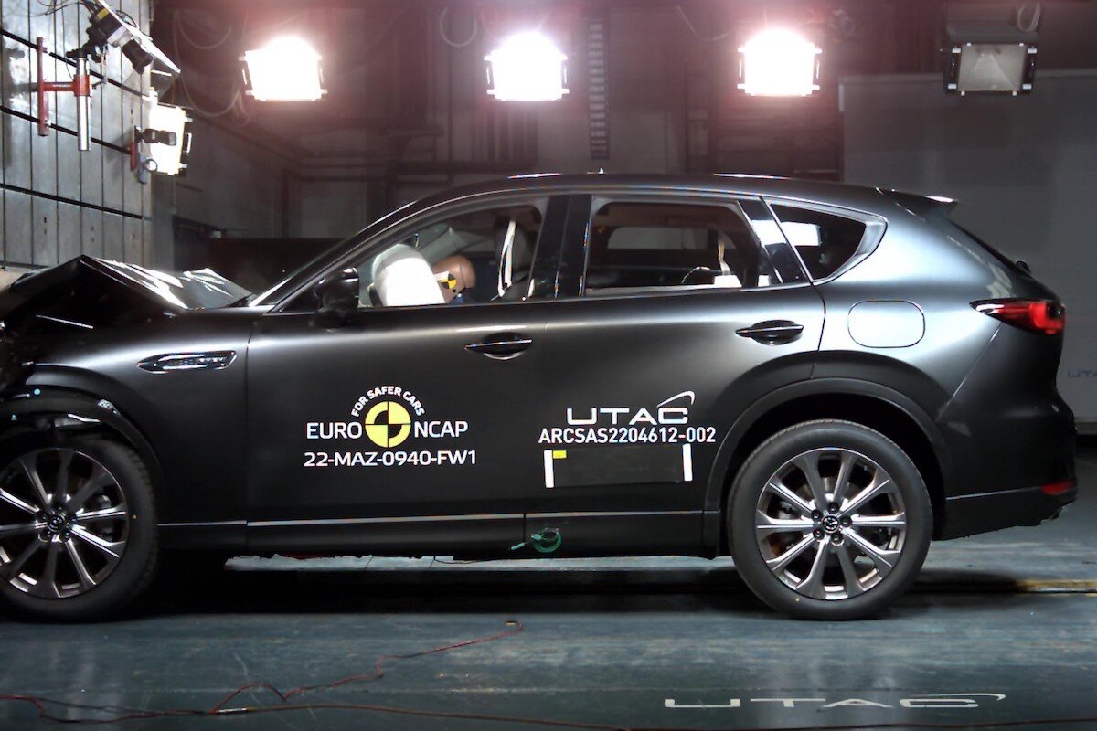     Мужской манекен в краш-тестах могут заменить на женский