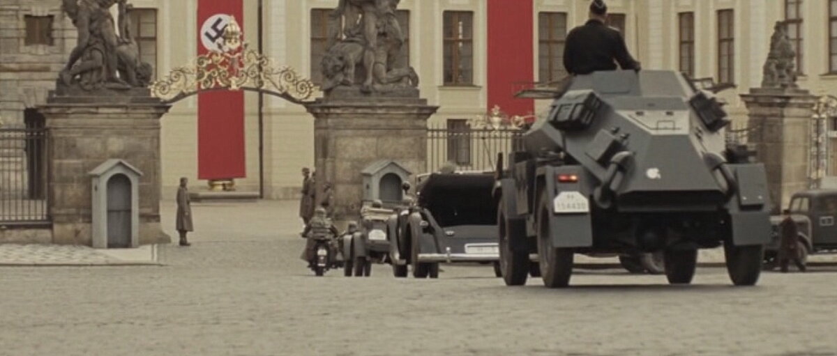 Реплика (?) броневика Sd.Kfz.222. Кадр из фильма