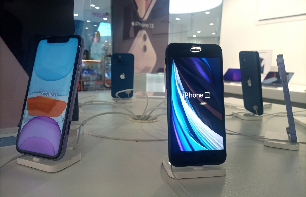    Китаянка перегрызла противоугонный трос в магазине для кражи iPhone