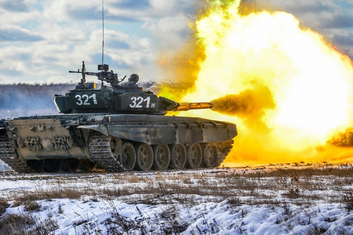 Т-72 ведет огонь // mil.ru