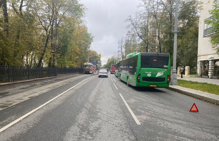    Авария произошла возле остановки «Бажова» на Ленина