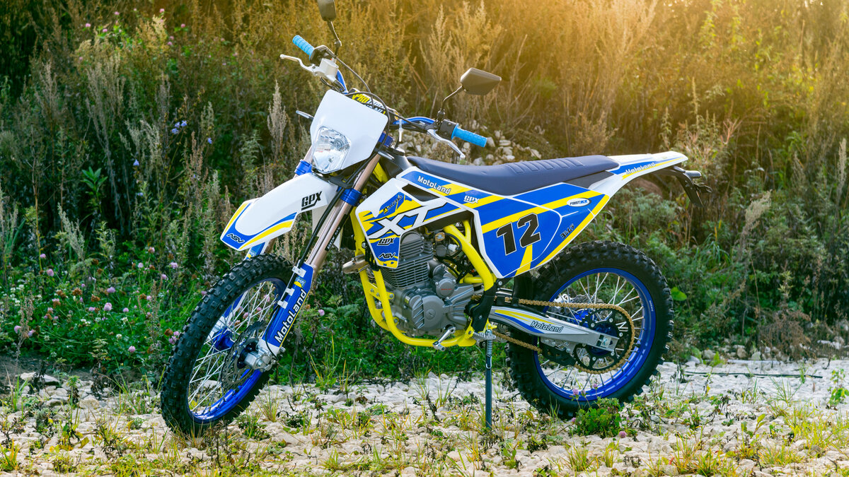 Мотолэнд ХТ 250 НС 2021. Мотоцикл мотоленд кросс XT 250 HS синий.