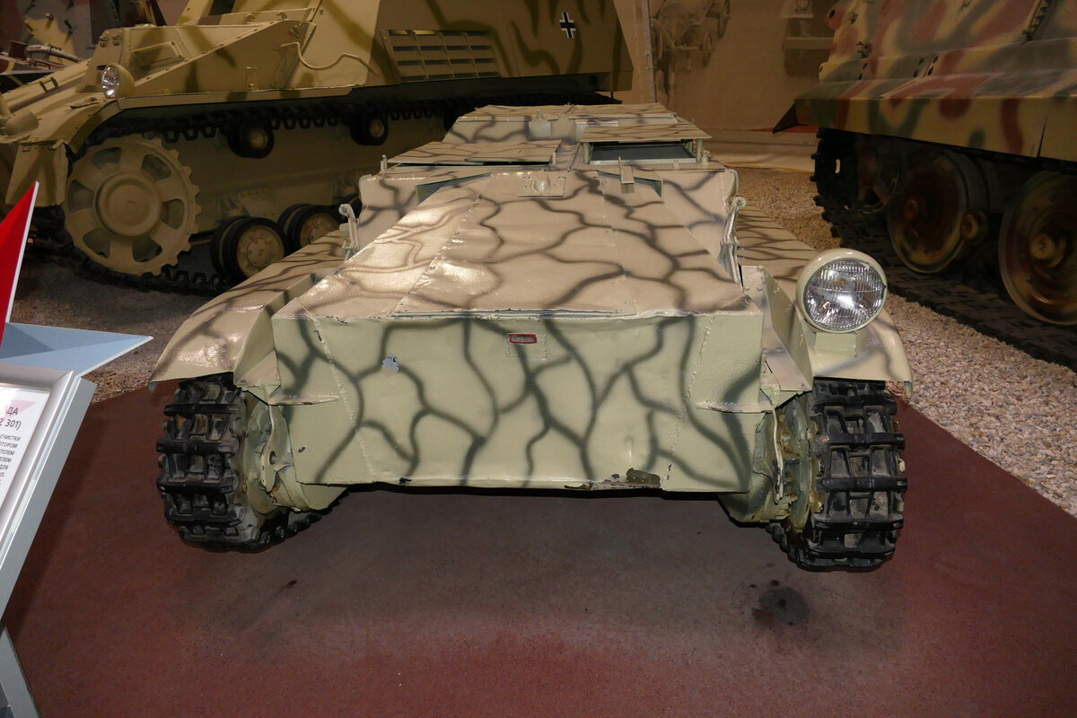 Заряд, естественно, внутри уже отсутствует.