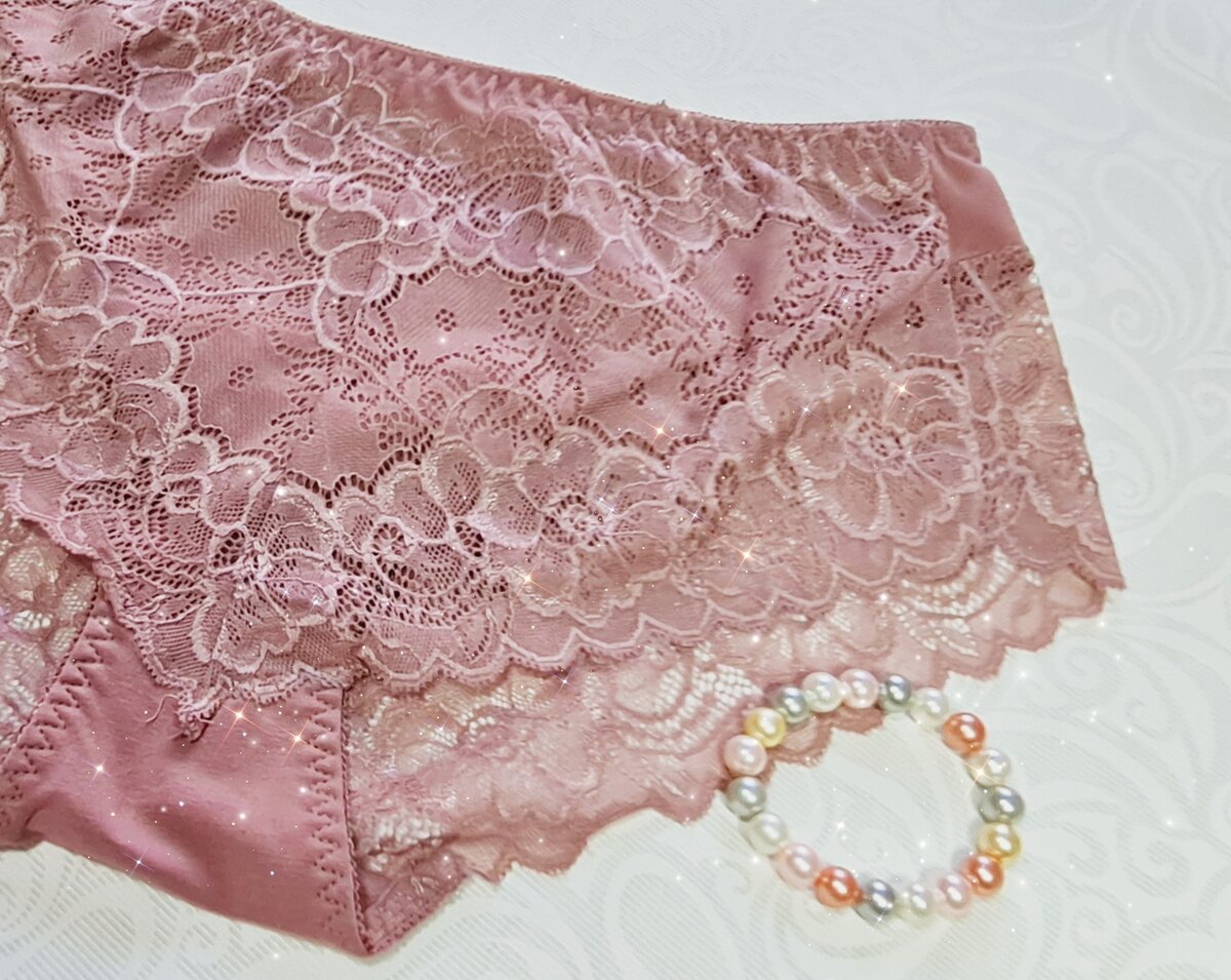 Все женщины любят ажурное белье. Не любят только то, что синтетика, колючее и жёсткое