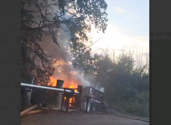    В Оренбурге в Дубках огнеборцы тушат пожар на базе отдыха «Берендей» Белов Михаил Александрович