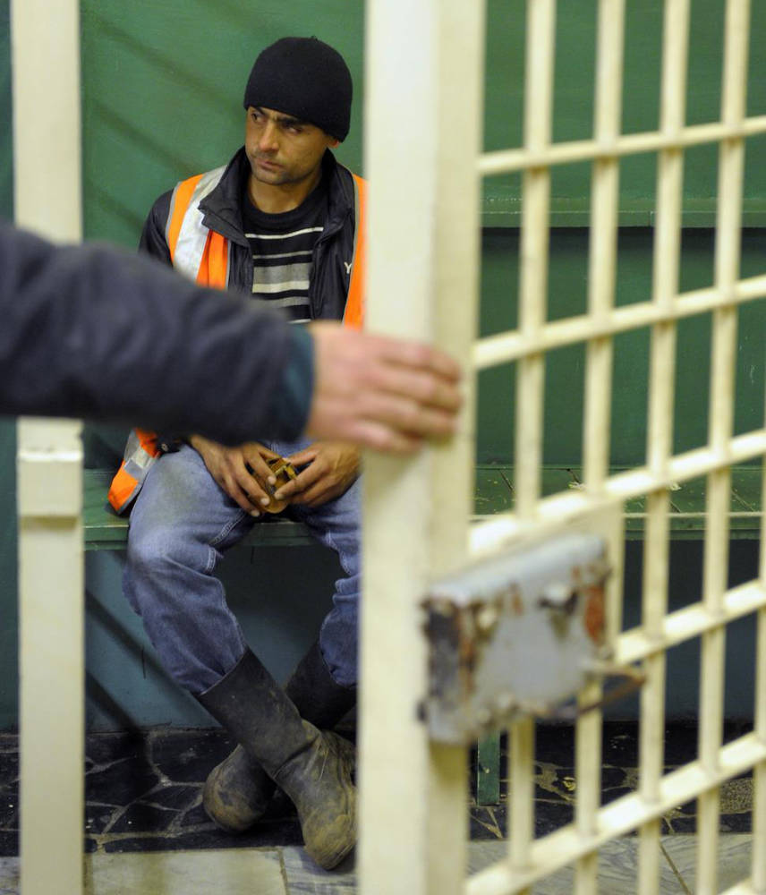 последнее преступление мигрантов. чурка за решеткой. последнее преступление мигрантов. мигранты преступность в москве. преступность мигрантов.