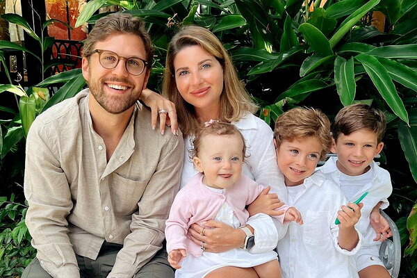 «Агата, как куколка, красивая!» - Галина Юдашкина порадовала фотографиями с детьми и мужем летом 2023 года