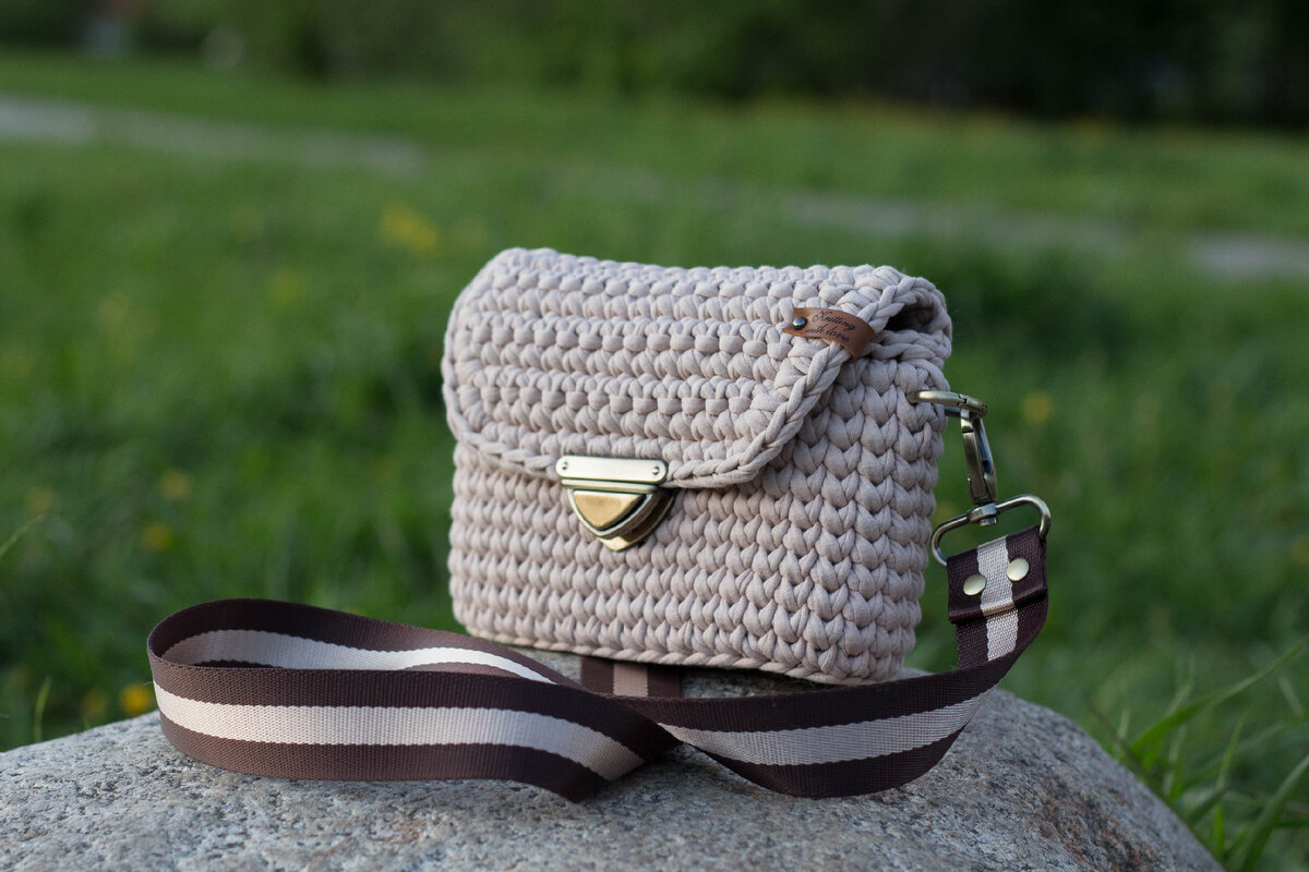 Сумка кроссбоди из трикотажной пряжи