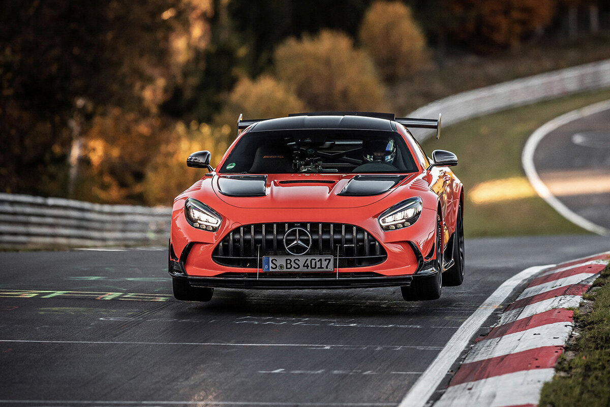     10 самых быстрых суперкаров в мире: быстрее них на гоночном треке нет никого