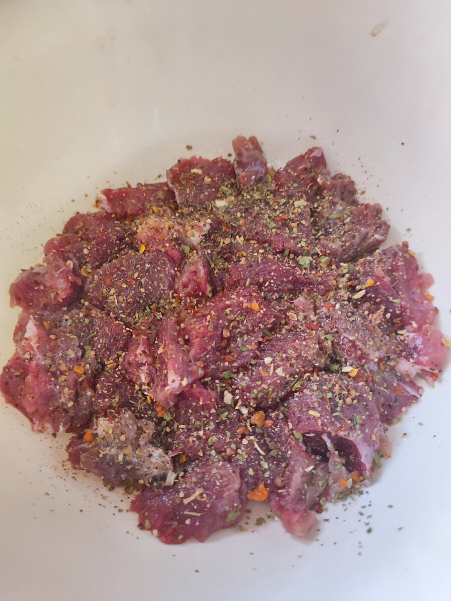 Замариновала мясо. Все фото автора.