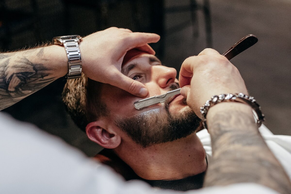 Однажды в брадобрейной мастерской