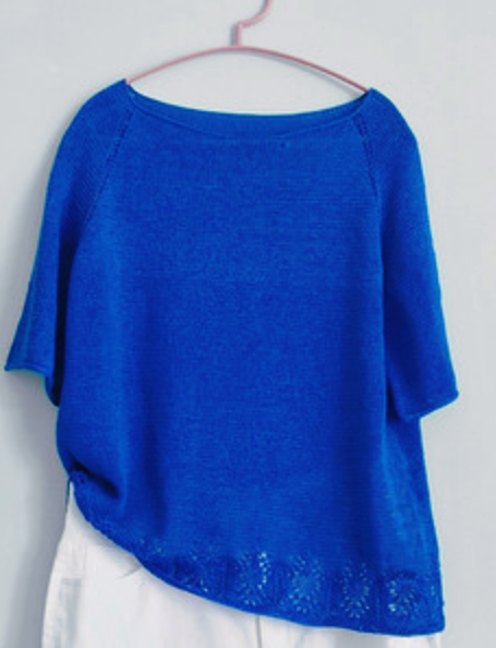 Пуловер или туника, или рубашка - неважно... Интересная простая кофточка с китайского блога. Мне в ней нравится всё: и простой силуэт, и ажурная кайма внизу, и даже красивый сине-голубой цвет.