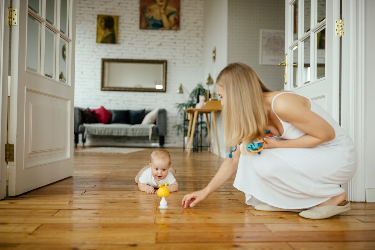 Ребёнок доверяет окружающему миру, если рядом есть надежная мама
