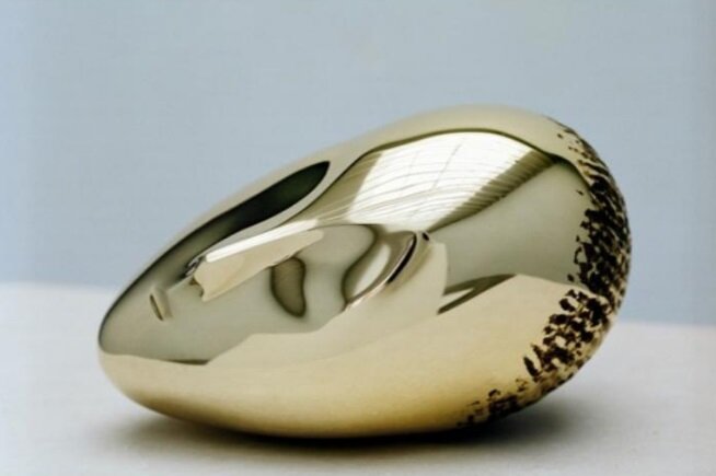 Бранкузи. Спящая муза. 1913. Бронза, сусальное золото.