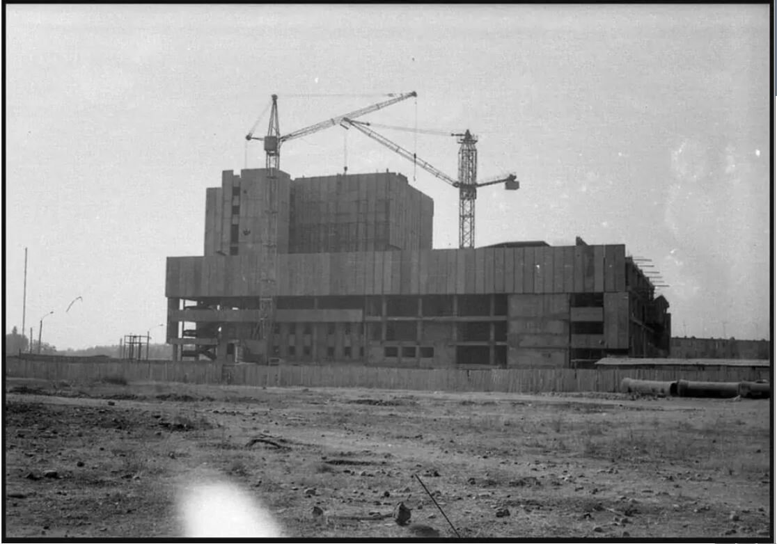 Начато строительство дворца культуры Авиастроителей.