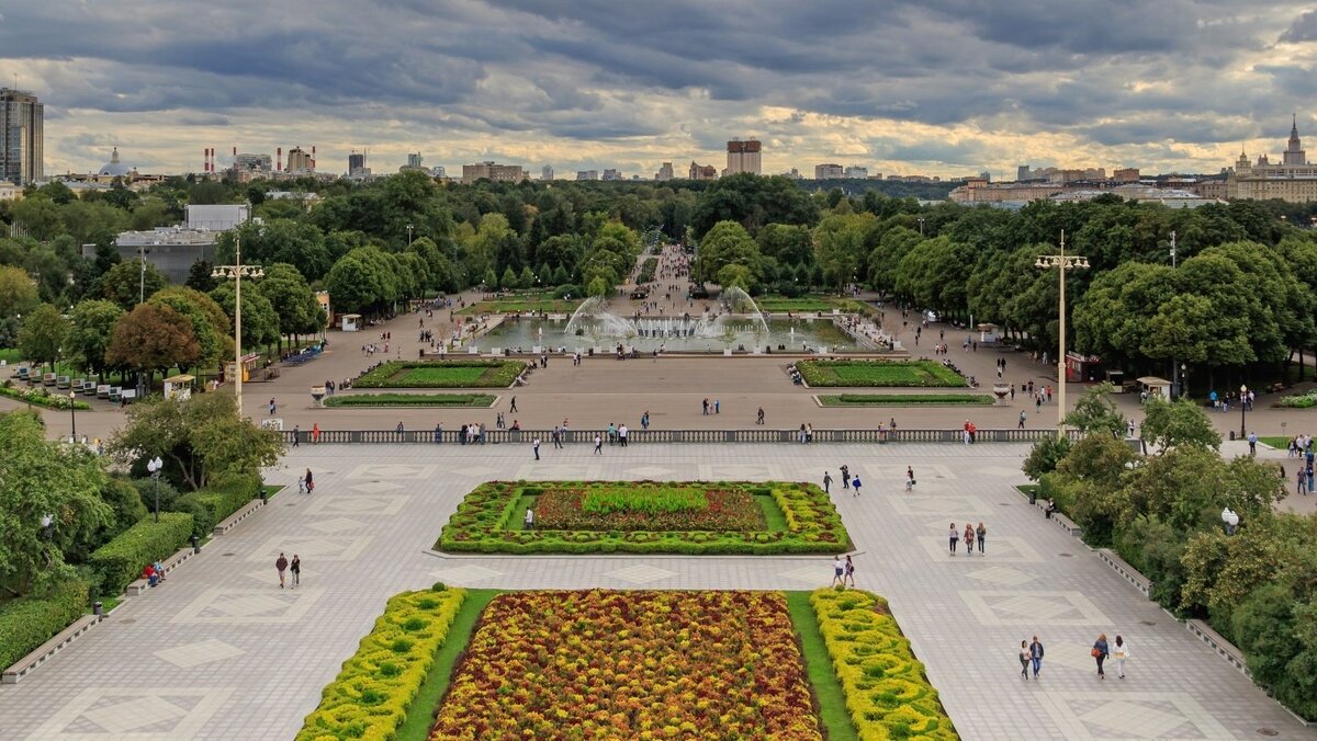 Почему закрыли парк горького. Парк Горького Москва. Парк Горького Воробьевы горы. ЦПКИО Горького Москва. Парки в дождь Москва.