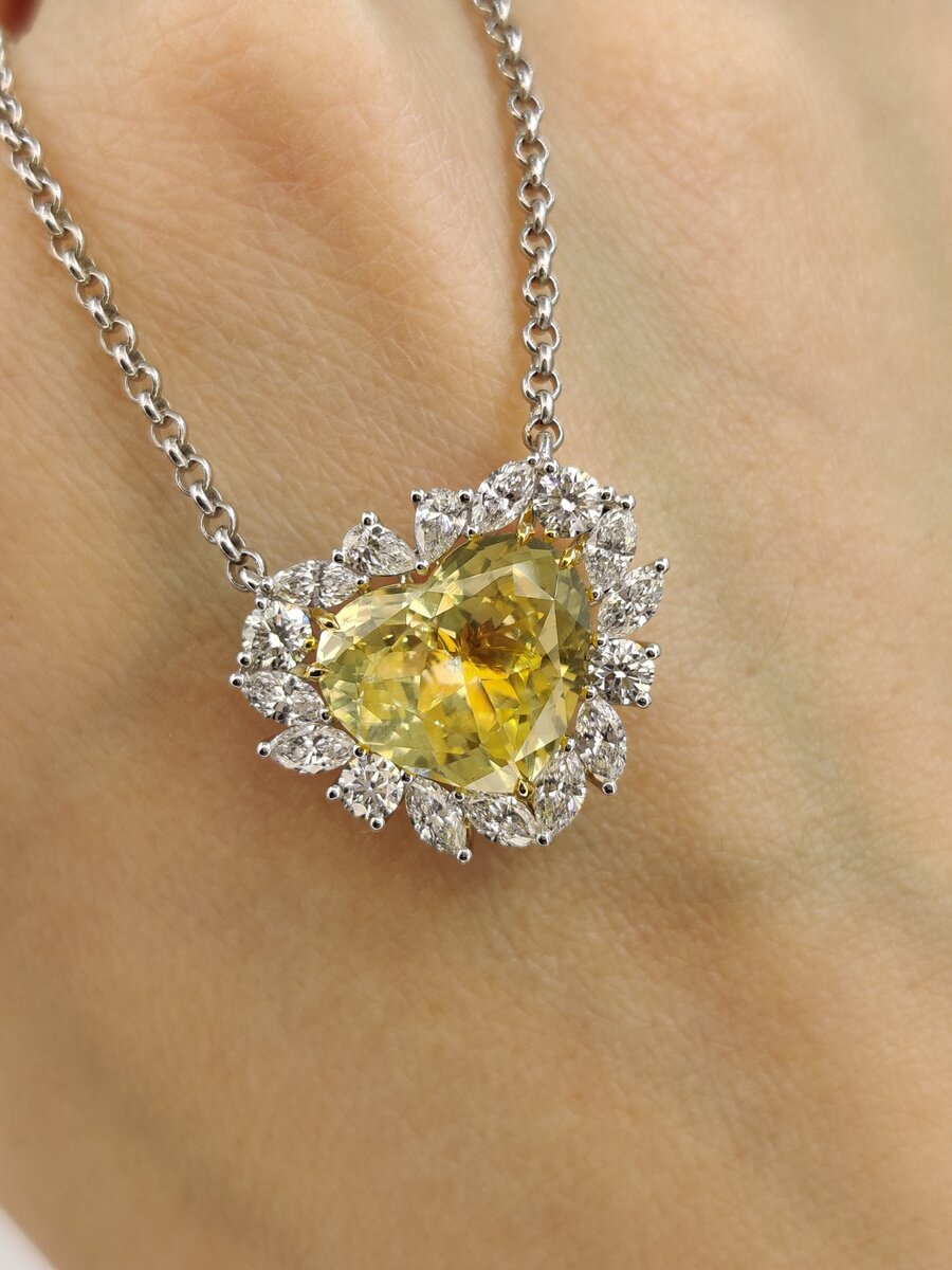 Подвеска с желтым сапфиром 5.56ct и бриллиантами