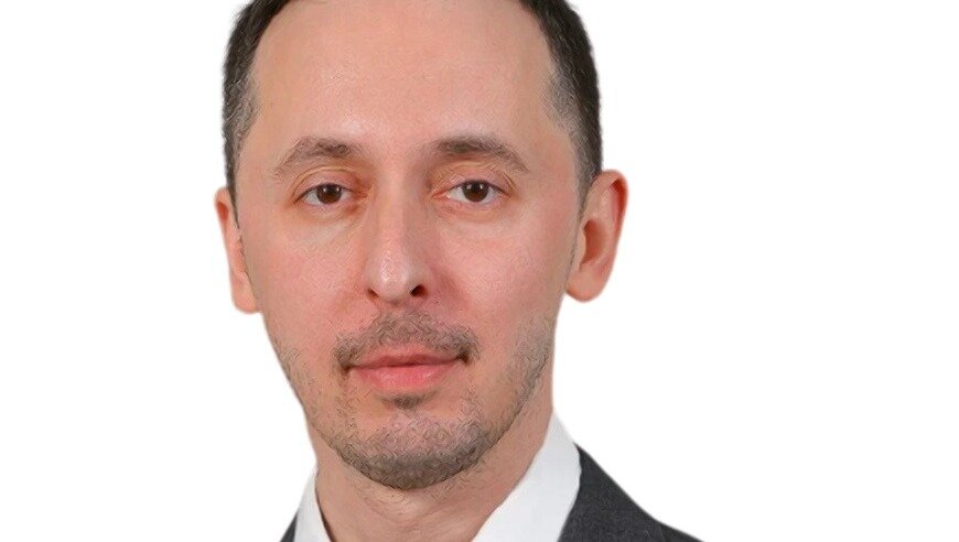    Второй день подряд нижегородцы обсуждают уход со своего поста министра здравоохранения Давида Мелик-Гусейнова. Сегодня появилась информация, что он может стать гендиректором «Пари НН». Мнения жителей на этот счет разделились.
