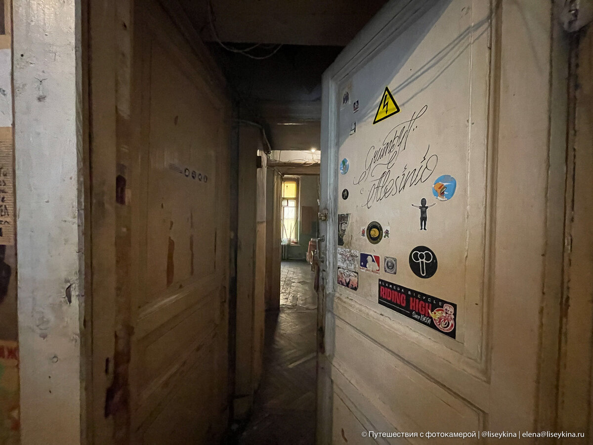 Коммунальная \"дичь и роскошь\": в каких условиях живут люди в разных ...