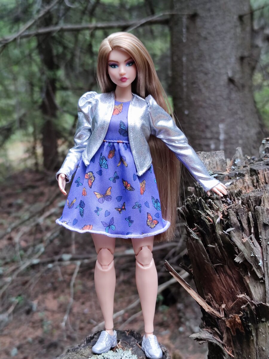 Андра на трухлявом пне »»