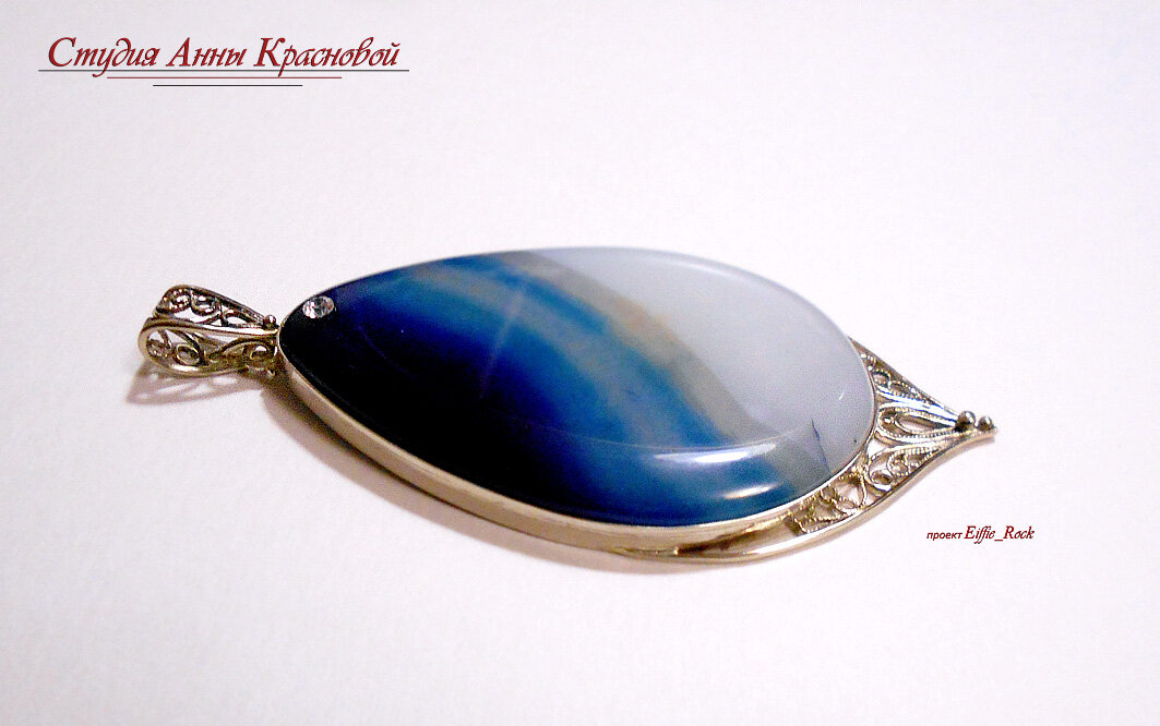 Кулон с натуральным тонированным агатом. Декор классическая филигрань. Было сделано на заказ.