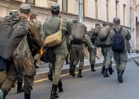    В Совфеде раскритиковали решение Госдумы сохранить призывной возраст с 18 лет