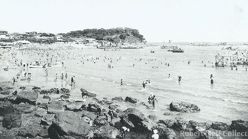 На пляже в Пусане в начале XX века. Коллекция Роберта Неффа