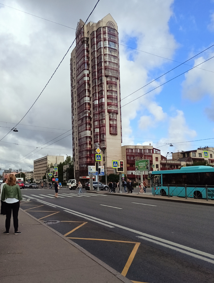 Как мой мир сейчас. Постоянно наползают тучи.