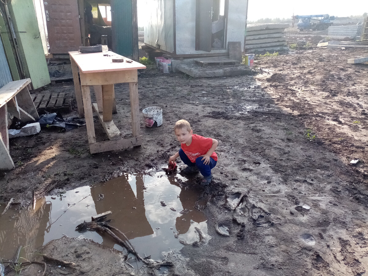 Мы с Андрюшей на стройке, на дополнительной работе. 2019 год