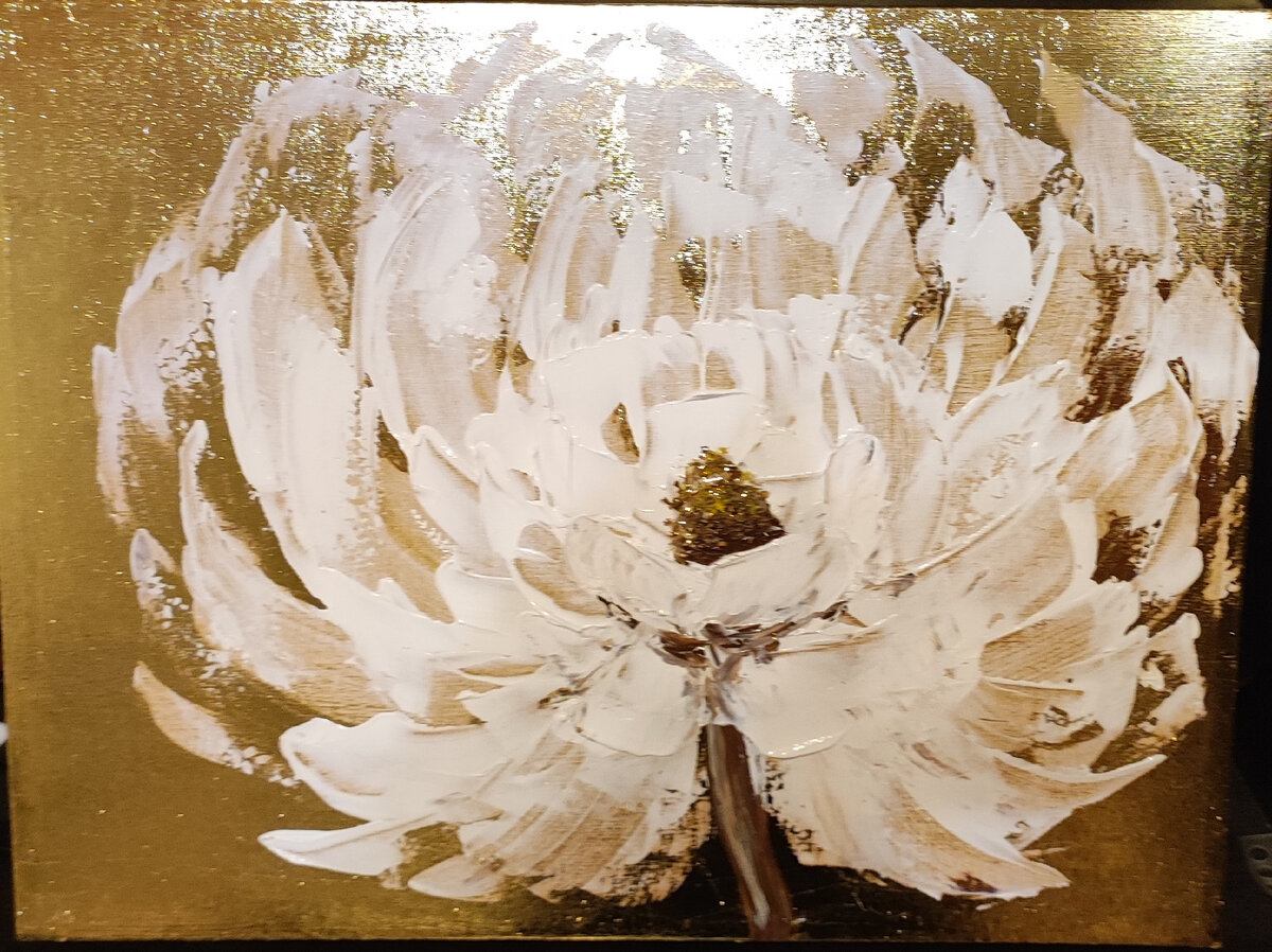 Интерьерная картина. Пион. Акрил, золотая поталь. Холст на подрамнике 30*40 см. Работа автора. Дата создания 1 августа 2023г