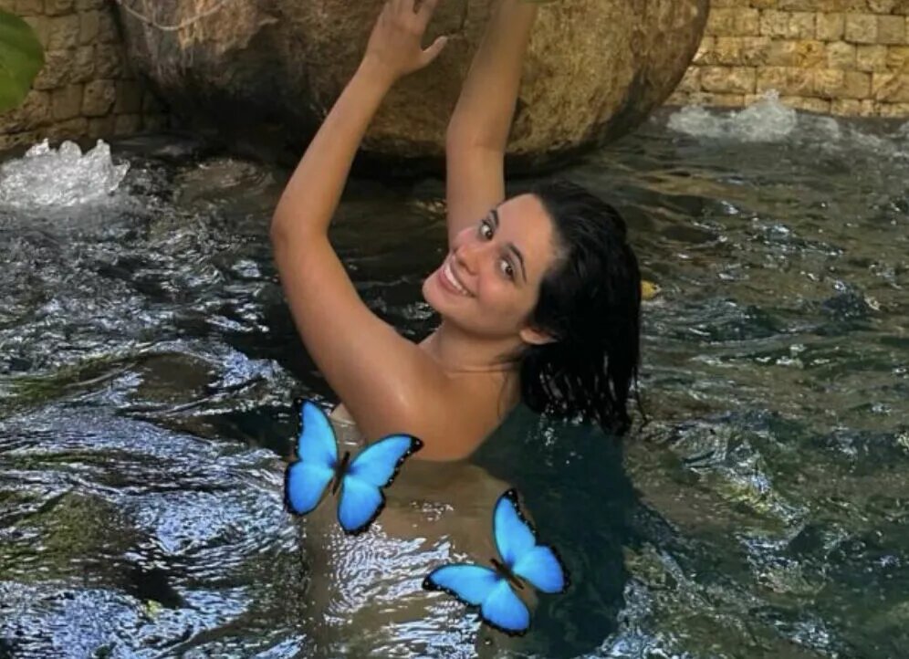    Певица Камила Кабелло снялась полностью обнаженной