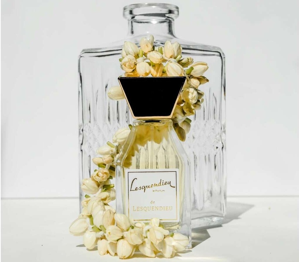 Ноты: берёза, чай, бергамот, бобы тонка, лабданум, жасмин, амбра, ваниль, кедр.