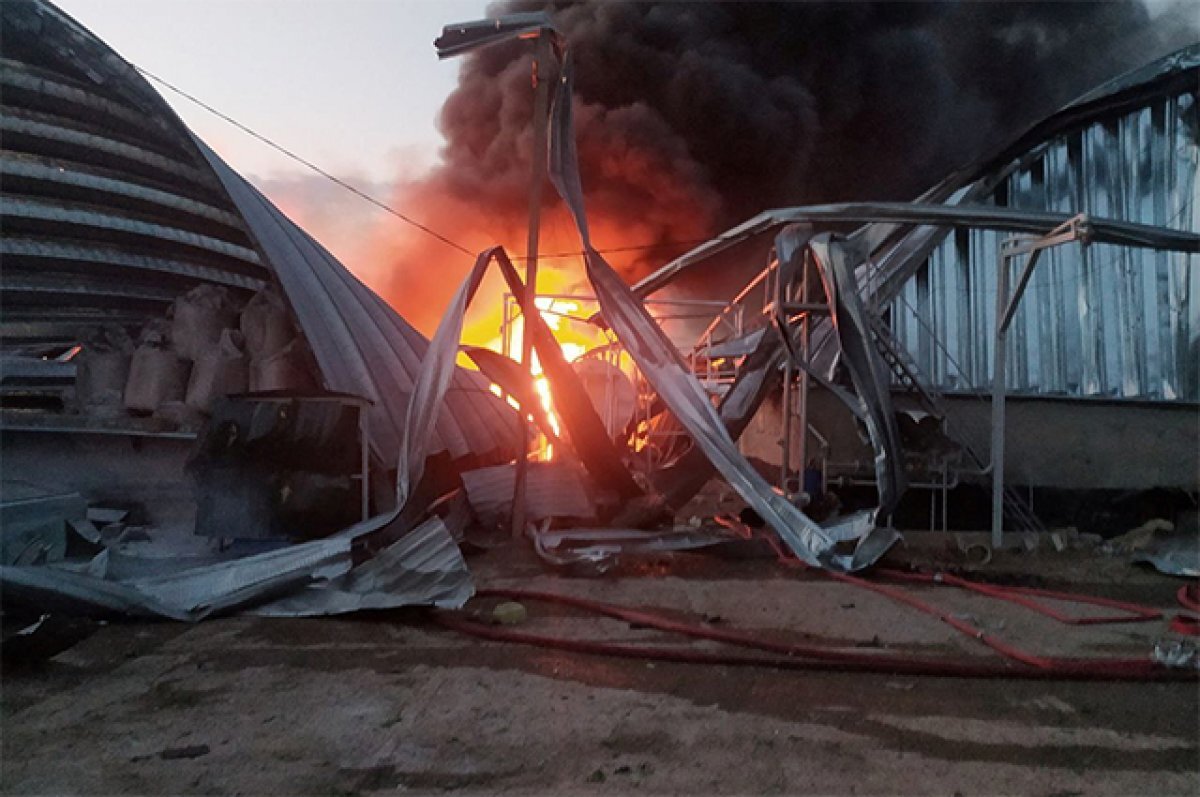    Россия решила вопрос кардинально: за несколько дней сровняла с землей все украинские порты.