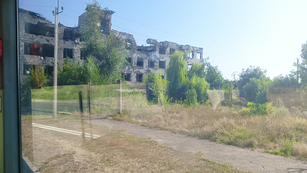 Встречает город вот таким видом