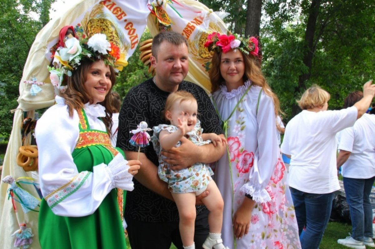    На Центральной площади Тюмени проходят мастер-классы на траве