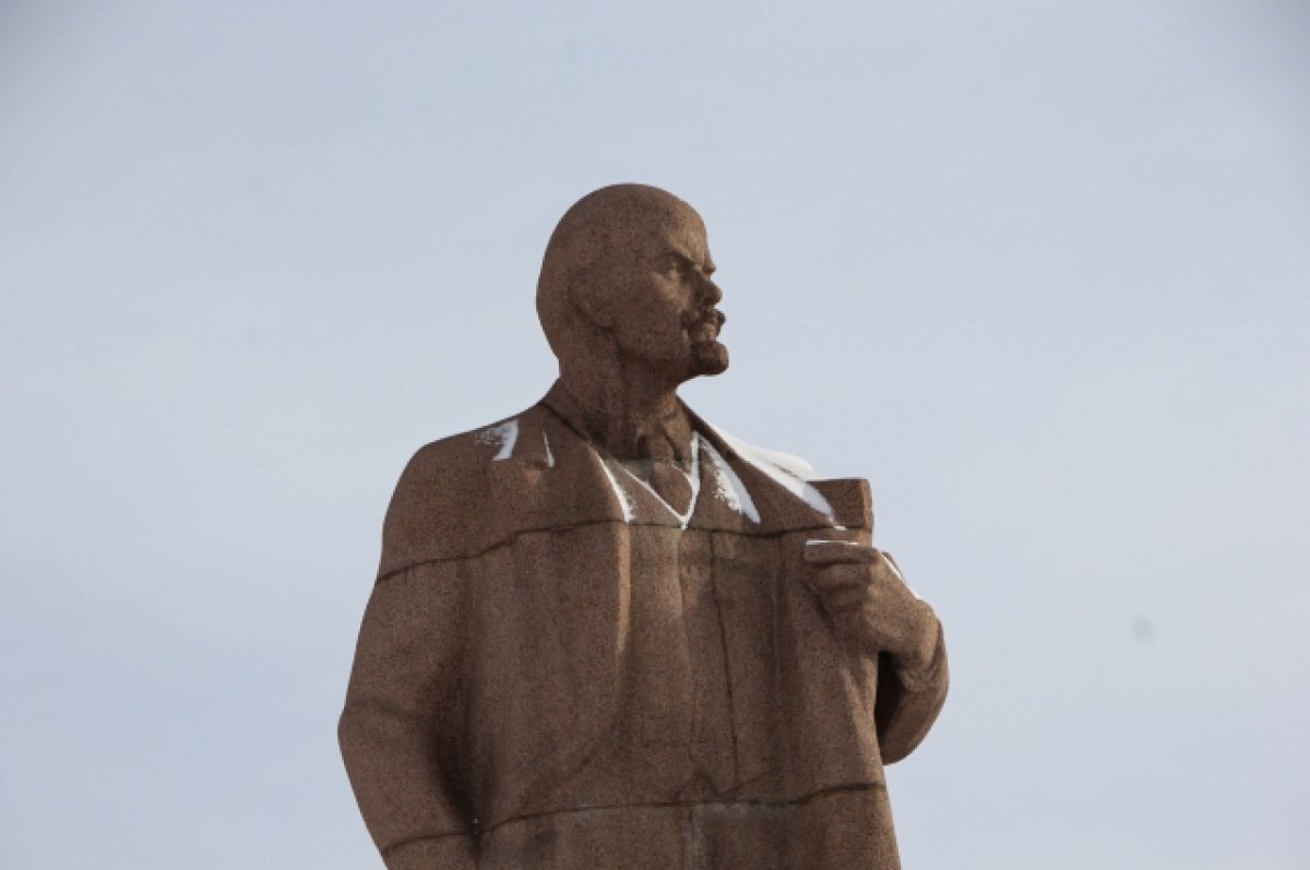    Все памятники Ленину в Тобольске были снесены.