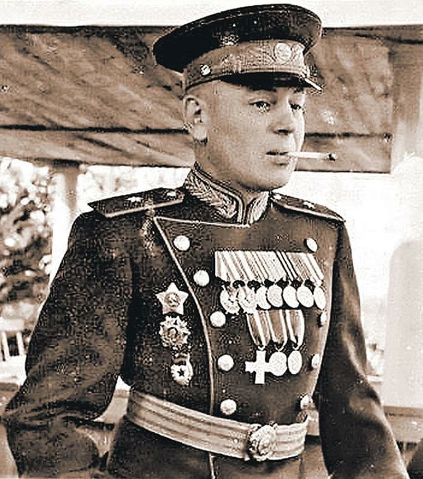 С 22 февраля 1945 года — командир 286-й истребительной авиационной дивизии 16-й воздушной армии 1-го Белорусского фронта.